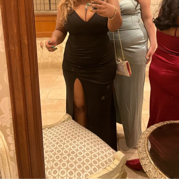 Black formal gown - Picture 5 of 5